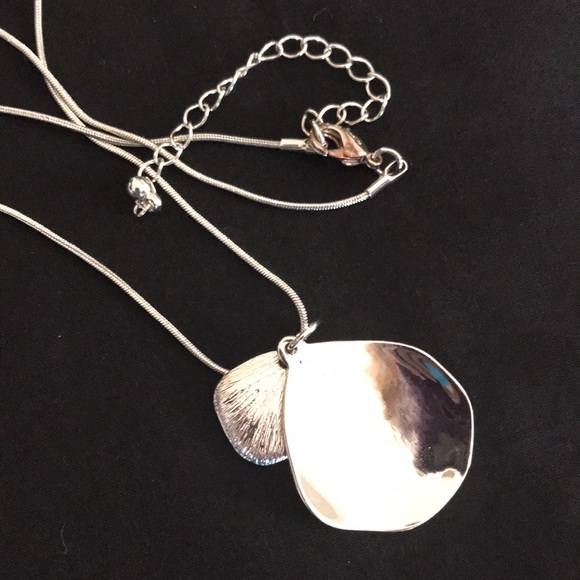 Silver Tone Necklace with Pretty SeaShell Pendants & Clear Crystals, Vintage - Picture 3 of 7